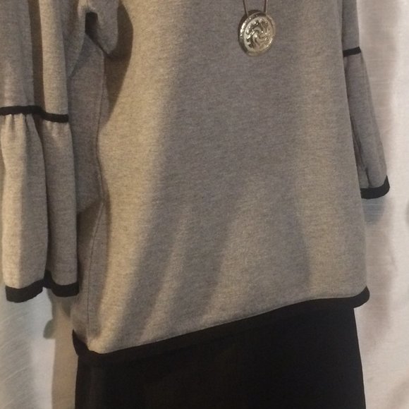 Yairo Gray Sweater Blouse Black Trim - Picture 6 of 6